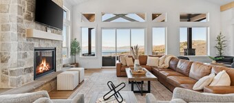 The Hideout | Hot Tub âą Game Room âą 38 Guests