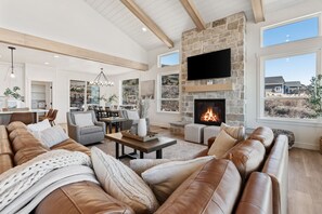 Smart TV, fireplace, table tennis