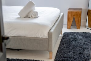 4 bedrooms, desk, iron/ironing board, free WiFi