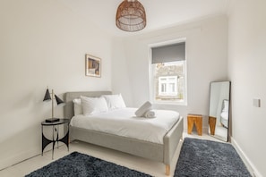 4 bedrooms, desk, iron/ironing board, free WiFi