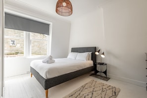 4 bedrooms, desk, iron/ironing board, free WiFi