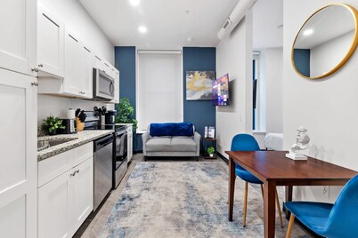 Intimate Downtown Lux Loft Near City Attractions