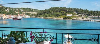 Villa Gaia: on Paxos island at Gaios port, right on the sea