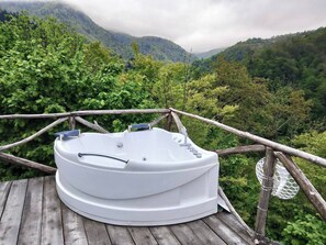 Outdoor spa tub - Glamping Machakhela (Chikuneti)