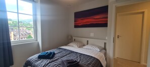 2 slaapkamers, een kluis op de kamer, een strijkplank/strijkijzer