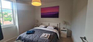 2 slaapkamers, een kluis op de kamer, een strijkplank/strijkijzer