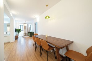 Restaurant - CityHome-5BRs Nanjing Rd People's Square (Shanghai)