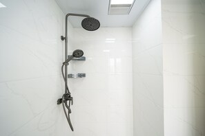 Comfort Apartment, 5 Bedrooms, Non Smoking, City View | Bathroom | Free toiletries, hair dryer, towels, soap - CityHome-5BRs Nanjing Rd People's Square (Shanghai)