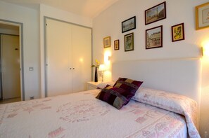 2 bedrooms, iron/ironing board, bed sheets - ILLA MAR D'OR 229 (Estartit)