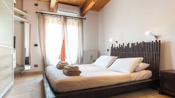 3 soverom, strykejern/-brett, internettilgang og sengetøy