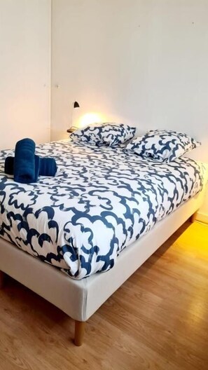 1 chambre, lit parapluie, Wi-Fi gratuit, draps fournis