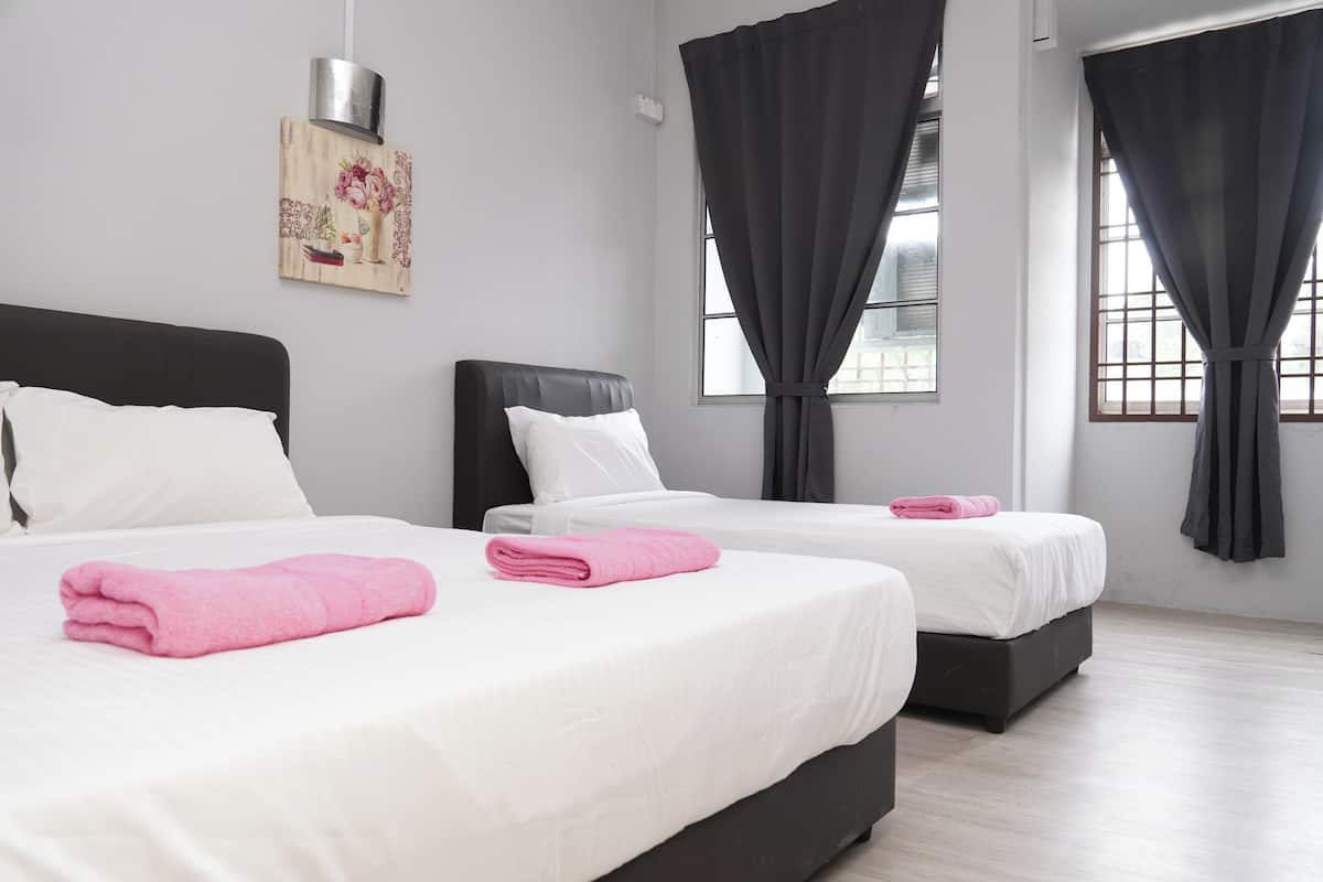 Kamar Triple Premium | Setrika/meja setrika dan Wi-Fi gratis