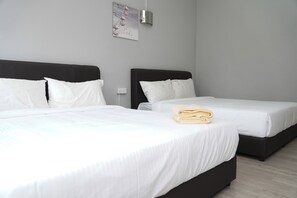 Family Room | Iron/ironing board, free WiFi - Ir inn Hotel (Johor Bahru)
