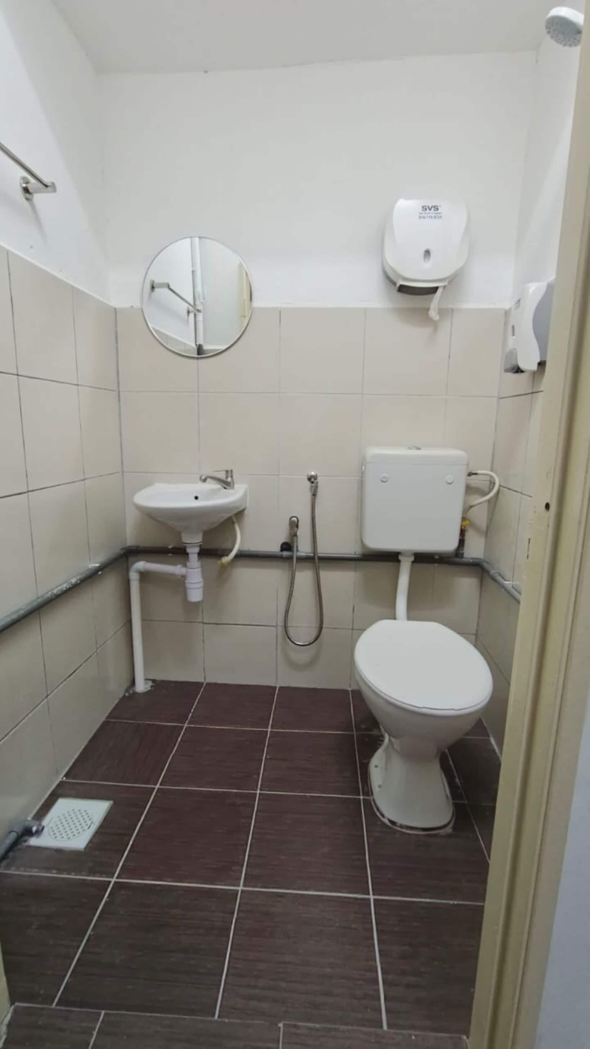 Habitación doble Deluxe | Baño | Secadora de cabello, toallas, jabón, shampoo 