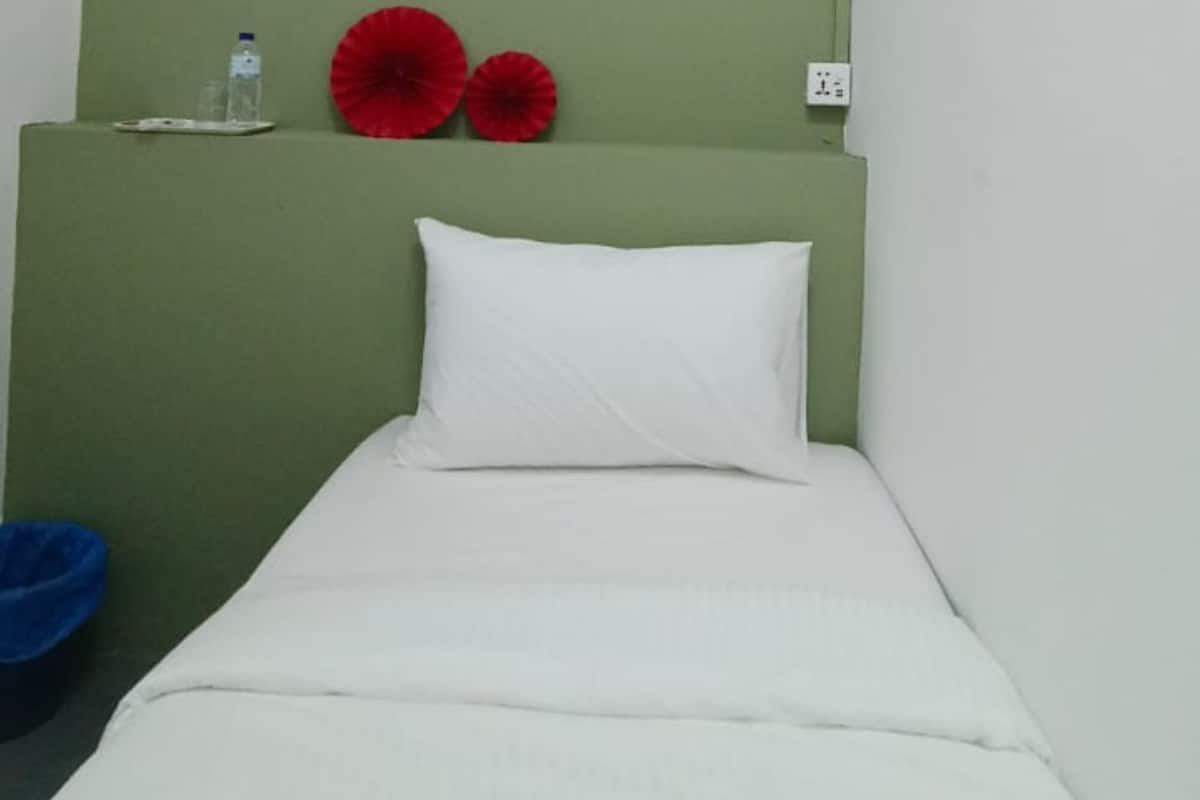 Quarto solteiro standard | Ferros/tábuas de passar roupa, Wi-Fi de cortesia