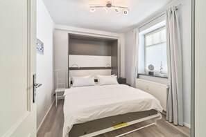 2 chambres, fer et planche à repasser, Wi-Fi, draps fournis