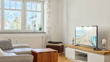Fernseher, DVD-Player, Stereoanlage