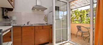 Spacious Apartment in Murter