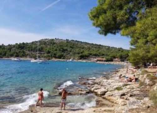 Spacious Apartment in Murter