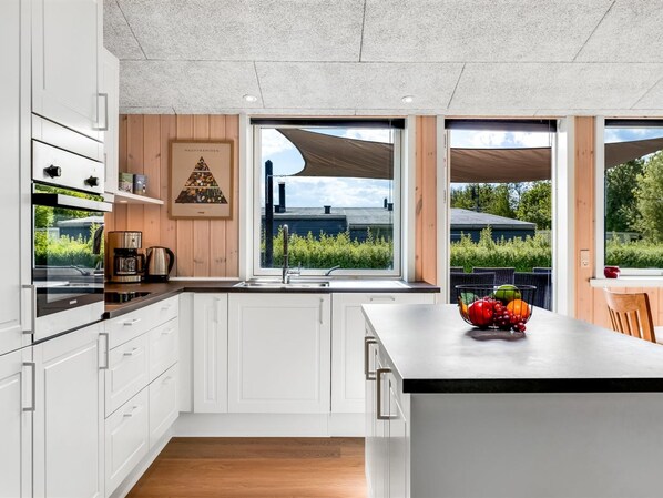 Fridge, microwave, dishwasher, cookware/dishes/utensils