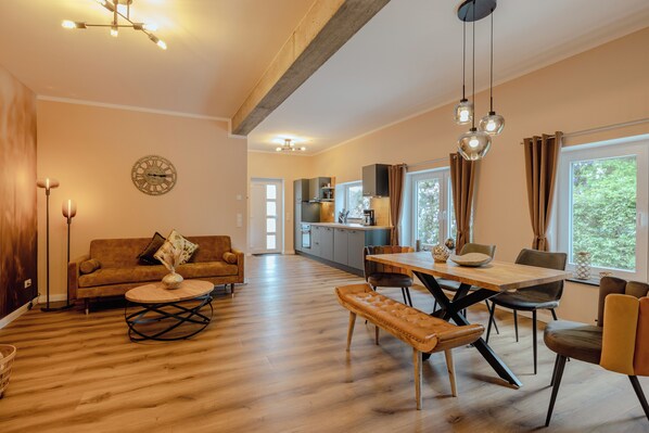 Smart TV, music library