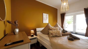2 Schlafzimmer, Schreibtisch, Bügeleisen/Bügelbrett, Reisekinderbett