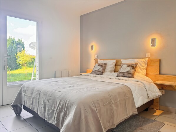 4 bedrooms, iron/ironing board, WiFi