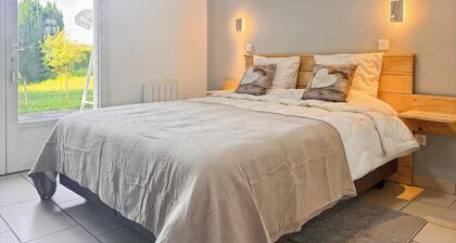 La Maison Bleue, on the Bay of the Somme, in a peaceful natural setting