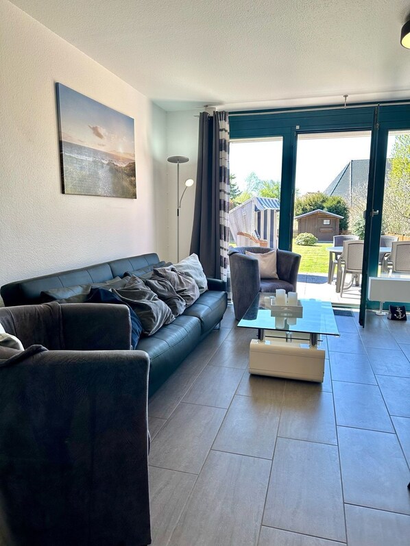 TV, table tennis, stereo