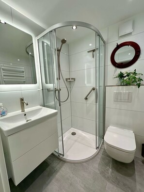 Unclassified image, 5 of 23, button