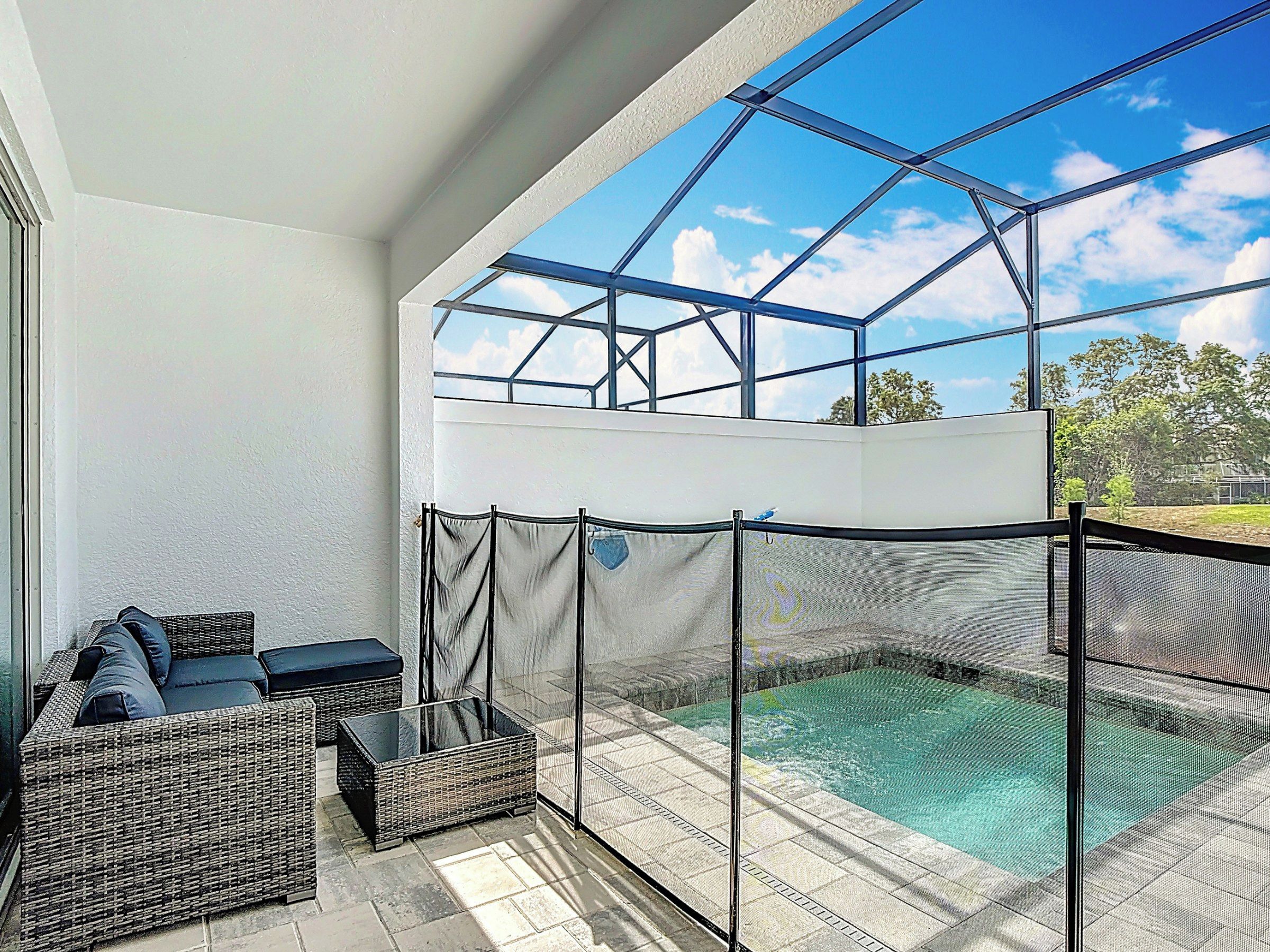 Screened patio with private splash pool and outdoor seating