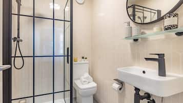 Shower, hair dryer, towels, shampoo