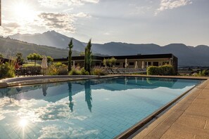 Piscina coberta i piscina a l'aire lliure