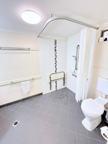 Emu Park Beach Resort, Disable room