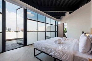 2 habitaciones, tabla de planchar con plancha, cuna de viaje y wifi 