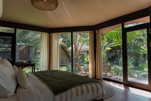 Luxe tent, 1 kingsize bed, aan zee | Lakens van Egyptisch katoen, luxe beddengoed, pillowtop-bedden