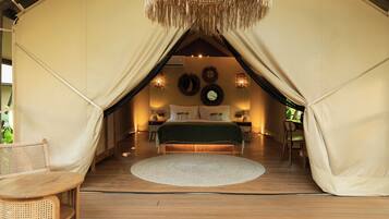 Egyptian cotton sheets, premium bedding, pillow-top beds, in-room safe
