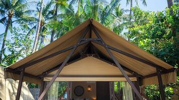 Deluxe-Doppelzimmer, Gartenblick | 2 Schlafzimmer, Zimmersafe, kostenloses WLAN