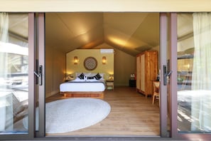 Deluxe-Doppelzimmer, Gartenblick | 2 Schlafzimmer, Zimmersafe, kostenloses WLAN