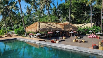 Outdoor pool, pool umbrellas, sun loungers