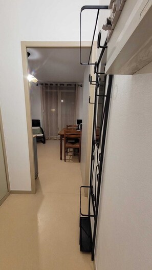 Iron/ironing board, WiFi