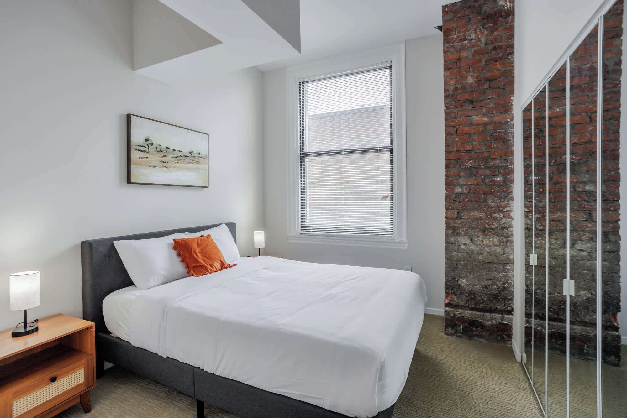 2 slaapkamers, een bureau, een strijkplank/strijkijzer, wifi