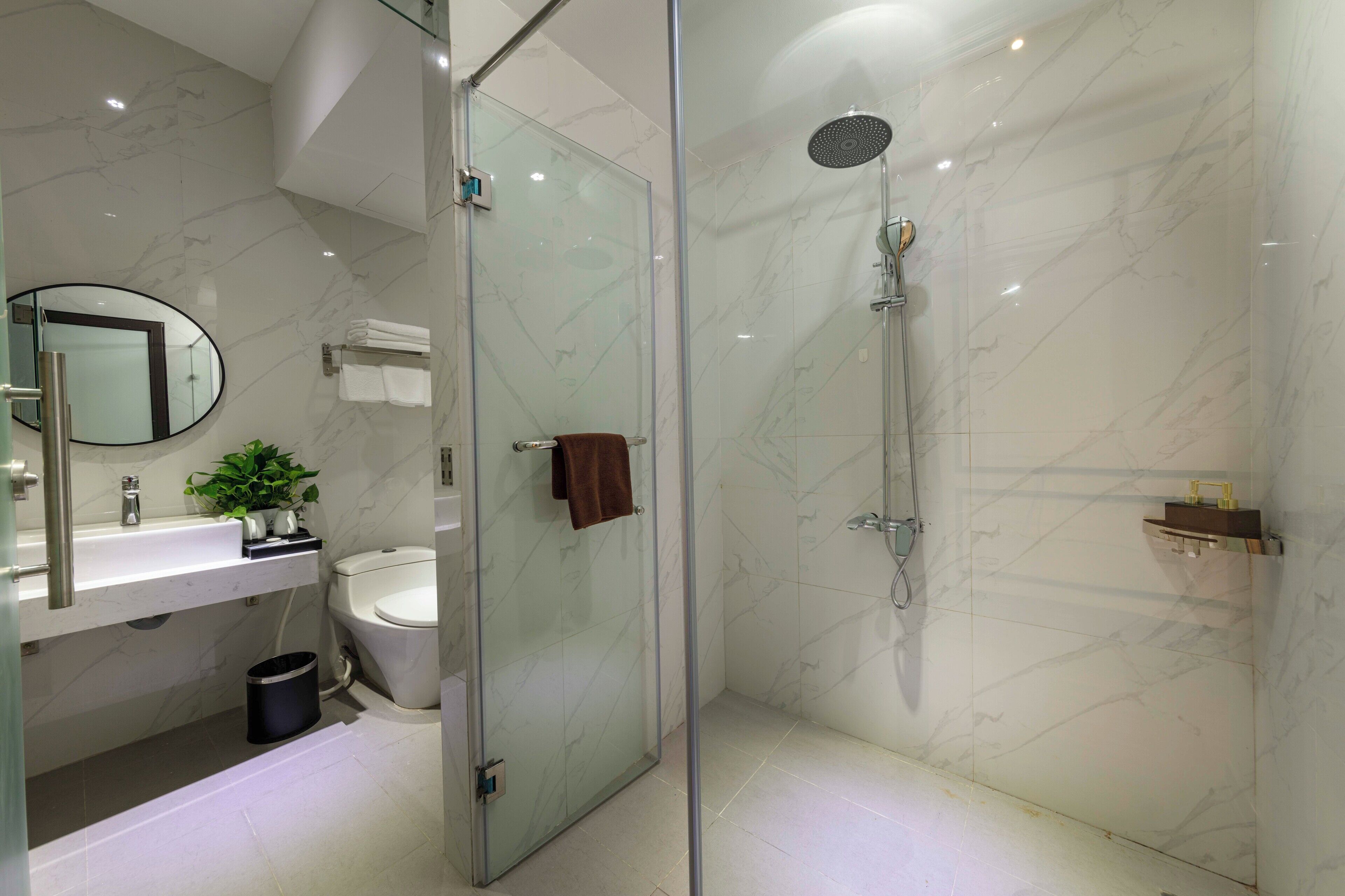 Foto - Azen Lakeside Hotel & Travel