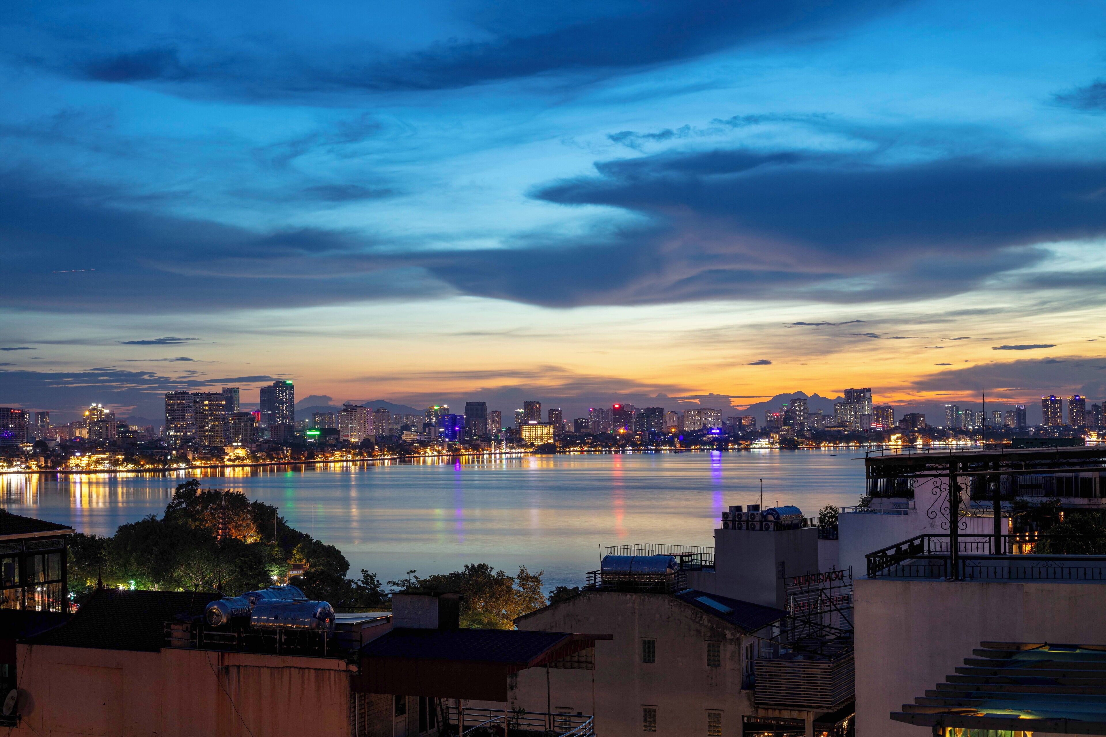 Foto - Azen Lakeside Hotel & Travel