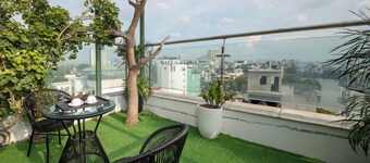 Azen Lakeside Hotel & Travel