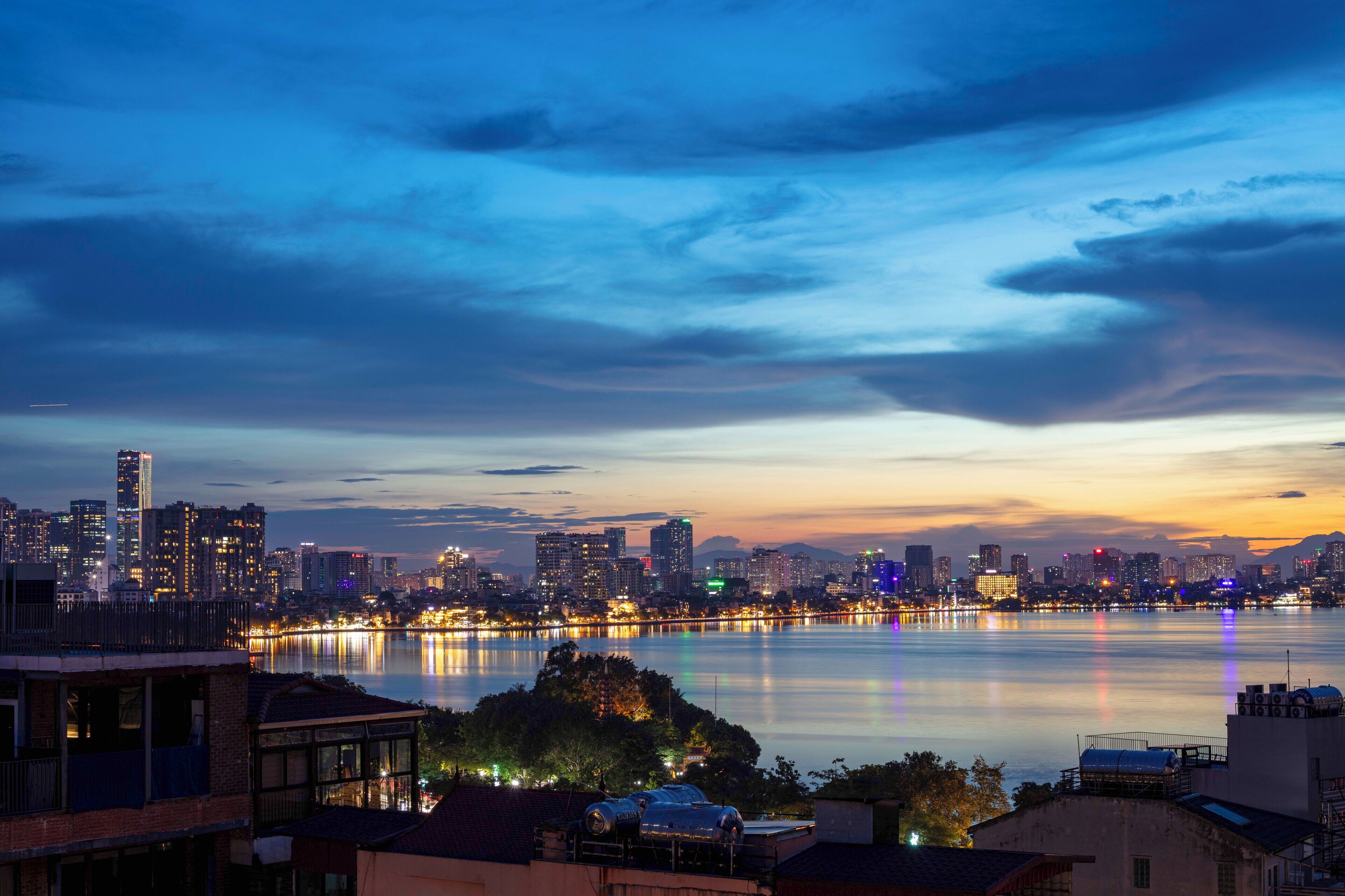 Foto - Azen Lakeside Hotel & Travel