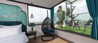 Azen Lakeside Hotel & Travel