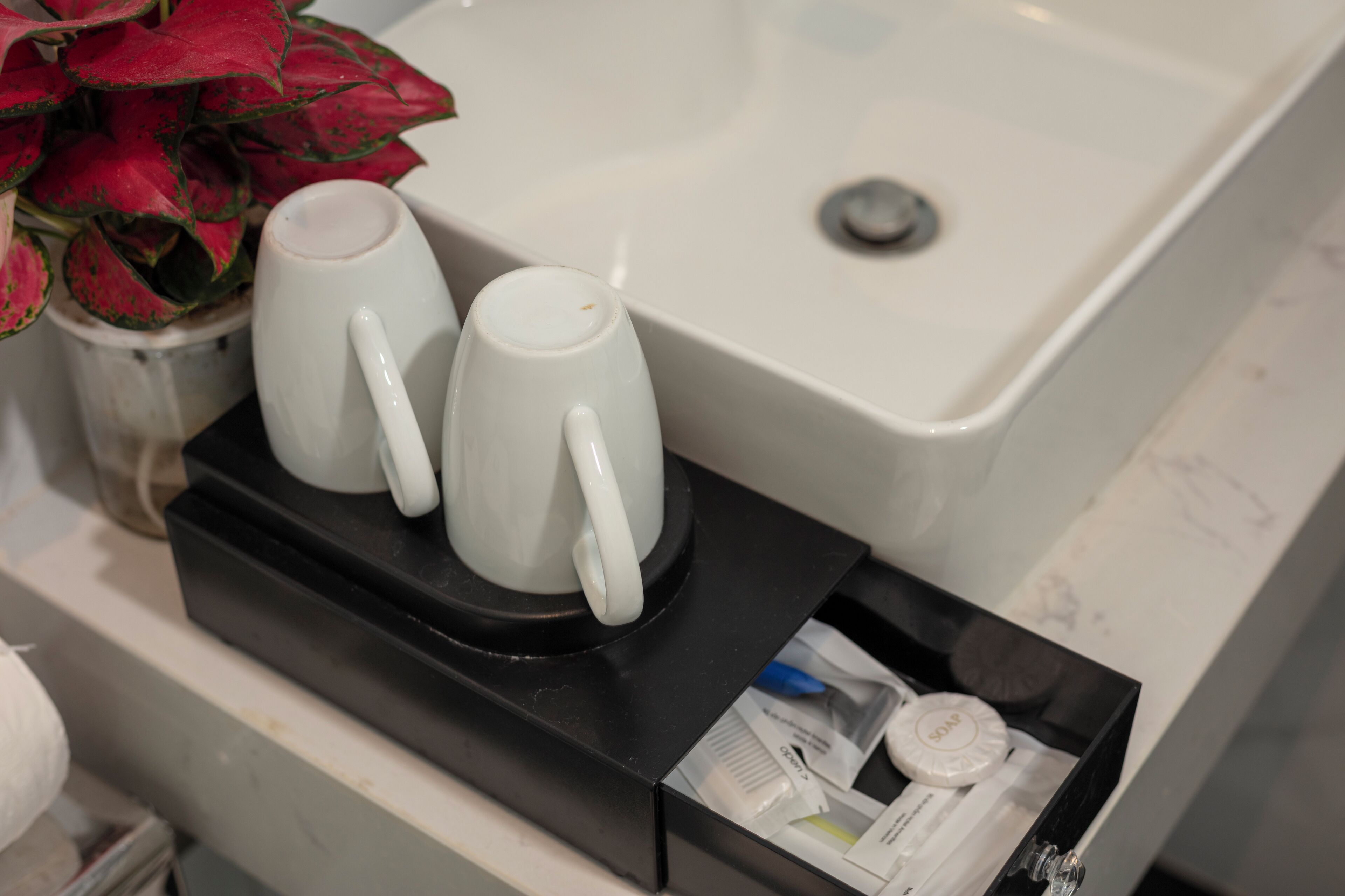 Foto - Azen Lakeside Hotel & Travel