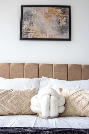 Unclassified image, 5 of 29, button