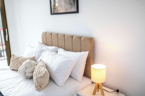 Unclassified image, 4 of 29, button